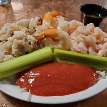 Squaxin Island Seafood Bar - OMG, small pprtion, so much crab and shrimp!  Barely finished it all. - Seafood Near Me - Shelton, Washington