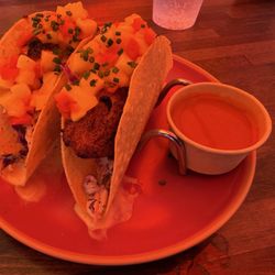 668 The Gigshack - Two taco goodness with lighting that's not photo friendly