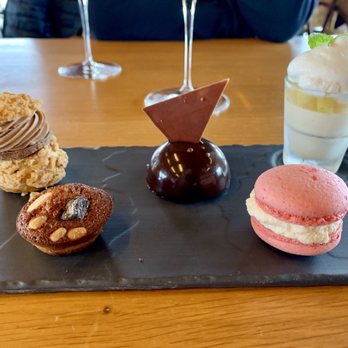 La Terrasse Rouge - Selection of desserts - French Southwest Near Me - Saint-Émilion, 33