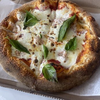 La Casa Del Panuozzo - Margarita pizza - Pizza Near Me - Brooklyn, New York