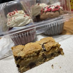 Cake in a Cup - Desserts, sweet treats, individual cupcake, cookie bar