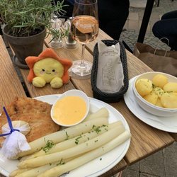 Grosser Kiepenkerl - White asparagus and schnitzel