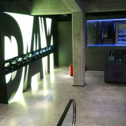 Nike Store - Berlin - Leuchtende Wand