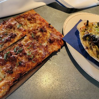 CōV Wayzata - Italian Sausage Flatbread - Cocktail Bars Near Me - Wayzata, Minnesota