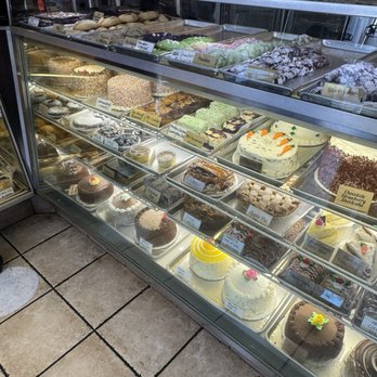 Bea's Bakery - Inside - Bakeries Near Me - Tarzana, California