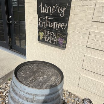 Bluegrass Vineyard - Wine Tasting Room Near Me - Smiths Grove, Kentucky
