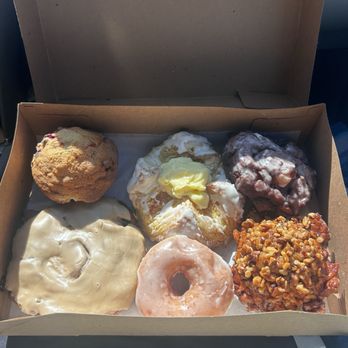 Pastries & Pizza - Cranberry walnut muffin, maple cinnamon roll, Bavarian cream party, glazed ring, apple fritter, walnut sticky bun - Pizza Near Me - Bandon, Oregon Pastries & Pizza - Cranberry walnut muffin, maple cinnamon roll, Bavarian cream party, glazed ring, apple fritter, walnut sticky bun - Pizza Near Me - Bandon, Oregon