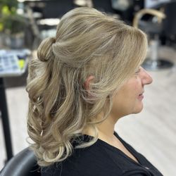 Clara's Unisex Hair Salon