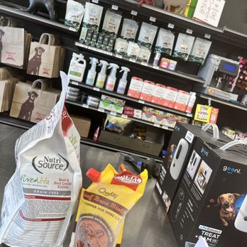 Hollywood Feed - Pet Groomers Near Me - Dallas, Texas Hollywood Feed - Pet Groomers Near Me - Dallas, Texas