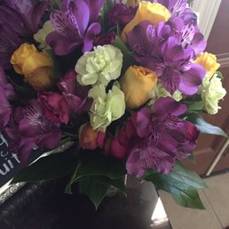 Unfortunately, the roses never opened up but the arrangement still looks great one week later! Unfortunately, the roses never opened up but the arrangement still looks great one week later!