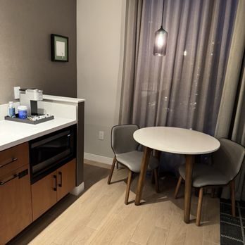 The Watermark Hotel - Breakfast nook and coffee station - Hotels Near Me - Tysons, Virginia The Watermark Hotel - Breakfast nook and coffee station - Hotels Near Me - Tysons, Virginia
