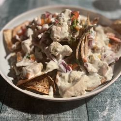 Arbore Gastrobar - Nachos con pollo (chips de malanga)