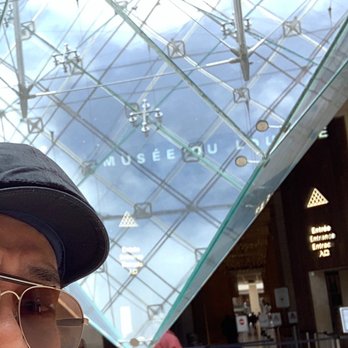 Carrousel du Louvre - Carrousel du Louvre - subterranean stores as you exit Musée du Louvre. *strike a pose* - Shopping Centers Near Me - Paris, 75 Carrousel du Louvre - Carrousel du Louvre - subterranean stores as you exit Musée du Louvre. *strike a pose* - Shopping Centers Near Me - Paris, 75