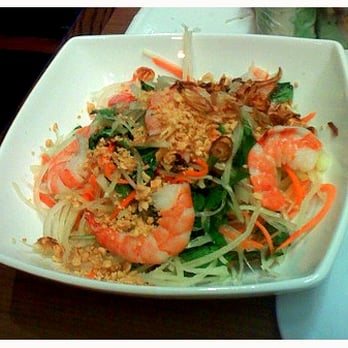 Mintleaf Vietnamese Restaurant - Papaya Salad (served with Shrimp) - Vietnamese Near Me - Alameda, California