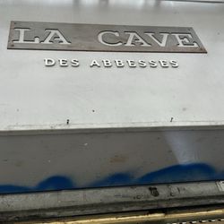 La Cave des Abbesses - Local wine shop.