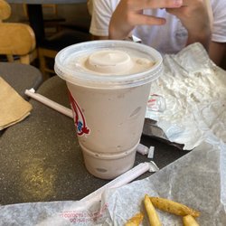 Wendy's - Wrong colored Chocolate Frosty