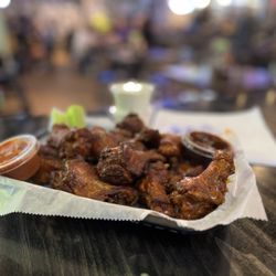 Rivals Bar & Grill - 18 traditional wings with Triple Play