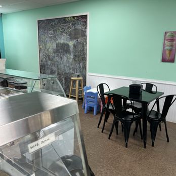 Sugar Mama's - Inside - Desserts Near Me - Fairfax, Virginia