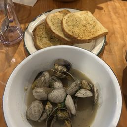 Garlic bread (3/5) and Hama Hama clams (3/5) Garlic bread (3/5) and Hama Hama clams (3/5)