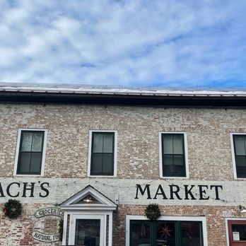 Mach's Market - the front of the building - Pizza Near Me - Pawlet, Vermont Mach's Market - the front of the building - Pizza Near Me - Pawlet, Vermont