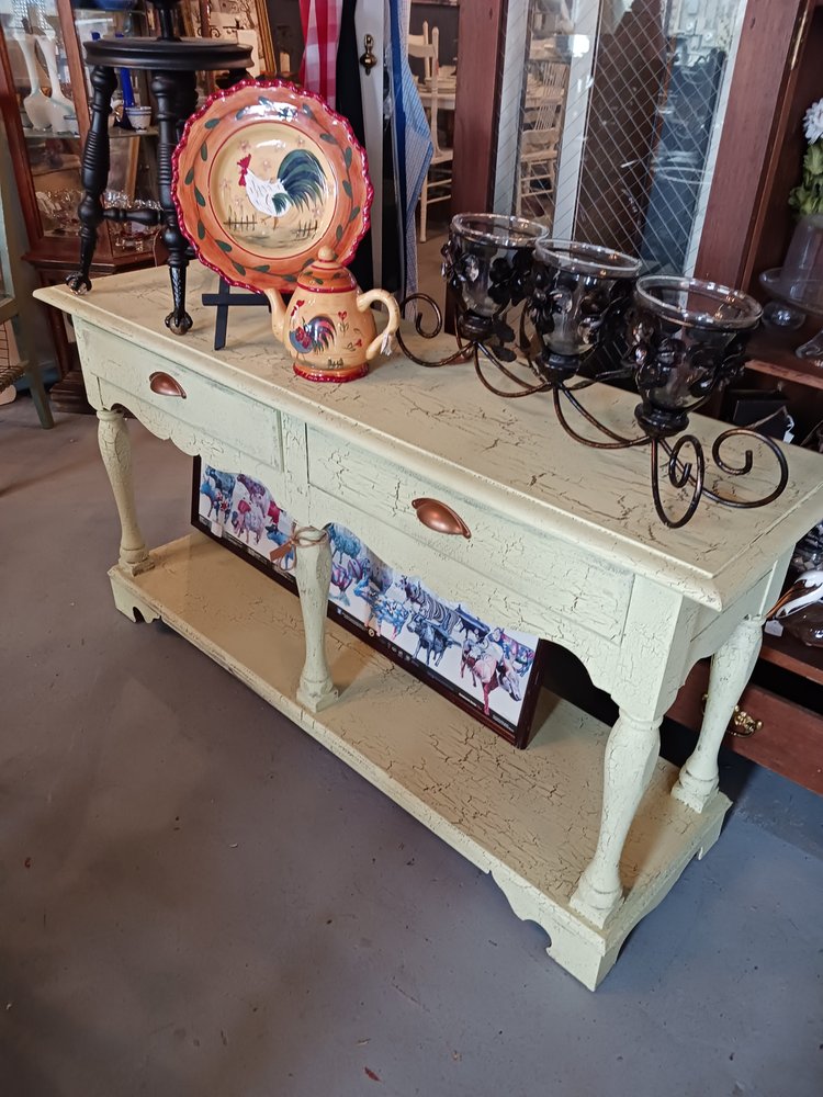 THE ATTIC ON WEST WALNUT Updated June 2024 114 W Walnut St