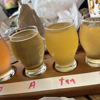 Camarillo Cider House - Cider Flight of 4 - Cideries Near Me - Camarillo, California Camarillo Cider House - Cider Flight of 4 - Cideries Near Me - Camarillo, California