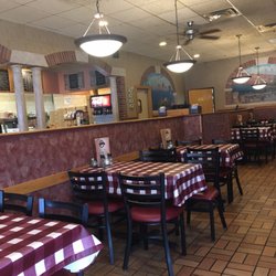 Rocco's Pizza - Interior tables