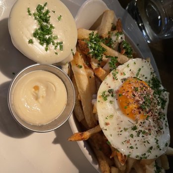 Au Cheval - Fries With Mornay Sauce , Garlic Aioli & Fried Farm Egg - Bars Near Me - Chicago, Illinois