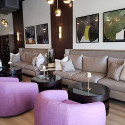 Paul’s Wine Pix - Cozy wine bar vibe