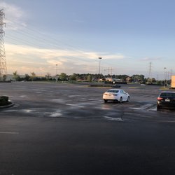 JCPenney - An empty parking lot during store hours 1hr before closing