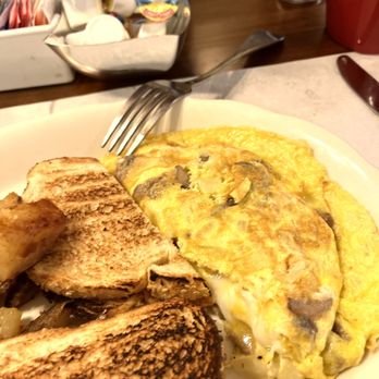 Cranberry's At Tilley Hall - Bites: (Mushroom+Fresh Mozz.Omelette) - Bagels Near Me - Hyde Park, New York