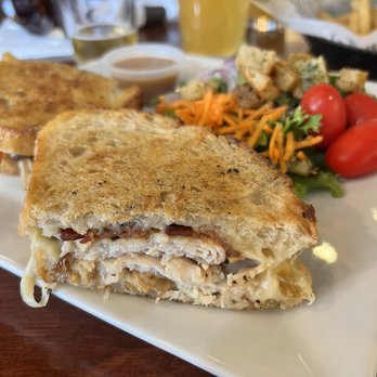 Madison Brewing Company Pub & Restaurant - Turkey Maple Sandwhich - Pubs Near Me - Bennington, Vermont Madison Brewing Company Pub & Restaurant - Turkey Maple Sandwhich - Pubs Near Me - Bennington, Vermont