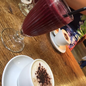 202 Restaurant - Smoothie of the day and cappuccino - Coffee & Tea Near Me - London, XGL