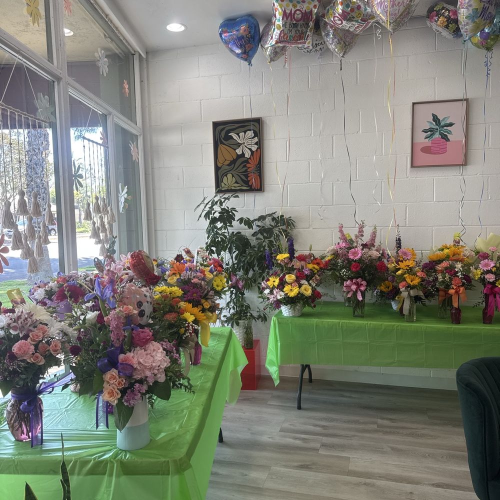 Magnolia Flowers - Florists Near Me - Riverside, California