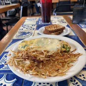 BBD2 Diner - Florentine Omelet - Breakfast & Brunch Near Me - Tulsa, Oklahoma