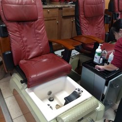 TL Nails - Massage chairs.