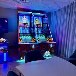 Holiday Inn Resort - Arcade room...