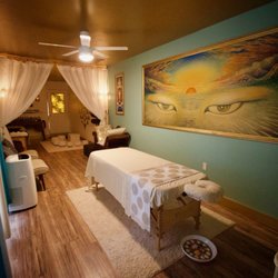 Align & Shine Kaua'i - The air conditioned massage room.