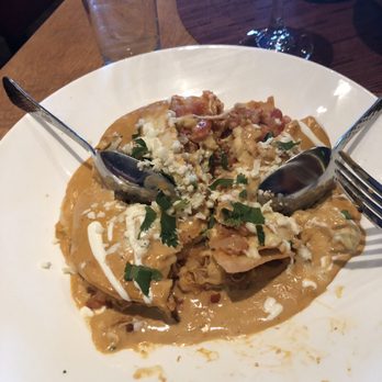 Rosa Mexicano - Nachos de Tres Quesos (with chicken) - Mexican Near Me - Boston, Massachusetts Rosa Mexicano - Nachos de Tres Quesos (with chicken) - Mexican Near Me - Boston, Massachusetts