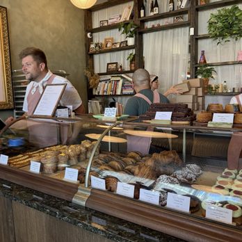 Del Sur Bakery & Cafe - Filipino Near Me - Chicago, Illinois