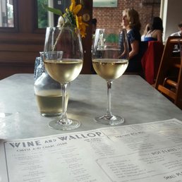 Rioja blanco in a carafe