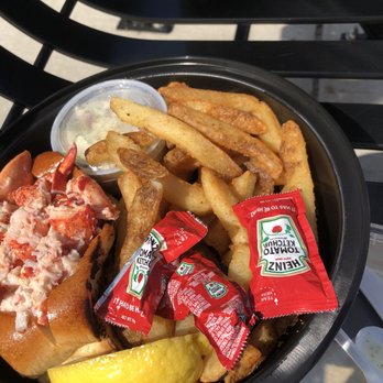 Boston Sail Loft - lobster roll - Bars Near Me - Boston, Massachusetts