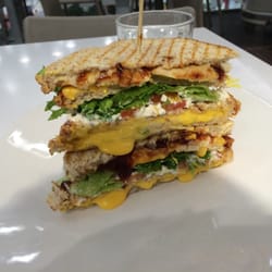 Picnic - Club sandwich (kana-mozzarella & kana-bbq) oli todella hyvän makuinen ja täyttävä. Palvelu oli erinomaista! Suosittelen!