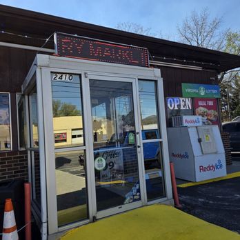 Grab and Go - The entrance to the place. - Convenience Stores Near Me - Roanoke, Virginia