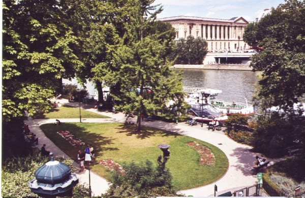 Square du Vert-Galant by null