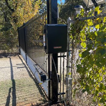 Burleson Fence - Side panel for puppies - Fences & Gates Near Me Burleson Fence - Side panel for puppies - Fences & Gates Near Me