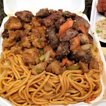 PanPan Wok - Kung Pao Chicken (left) and Black Pepper Beef (right) with Chow Mein noodles - Chinese Near Me - Oceanside, California PanPan Wok - Kung Pao Chicken (left) and Black Pepper Beef (right) with Chow Mein noodles - Chinese Near Me - Oceanside, California