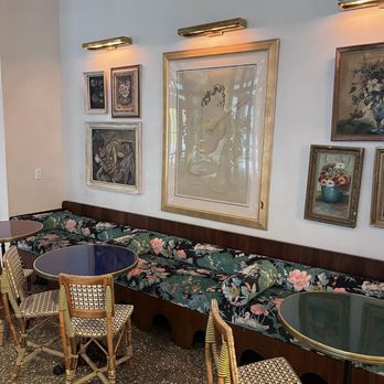 Hotel Genevieve - Wine Bars Near Me - Louisville, Kentucky