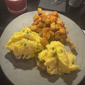 Bloom Botanical Bistro - Filet Mignon Benedict - New American Near Me - Queens, New York