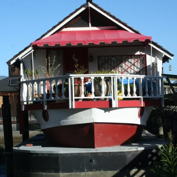 Bayside Cafe - a houseboat viewed from the parking lot - Breakfast & Brunch Near Me - Sausalito, California Bayside Cafe - a houseboat viewed from the parking lot - Breakfast & Brunch Near Me - Sausalito, California